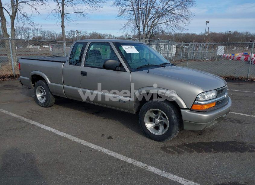 2001 Chevrolet S-10 LS (VIN 1GCCS19571K141956) main photo