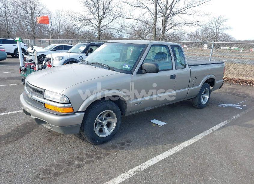 Photo 2 of 2001 Chevrolet S-10 LS (VIN 1GCCS19571K141956)