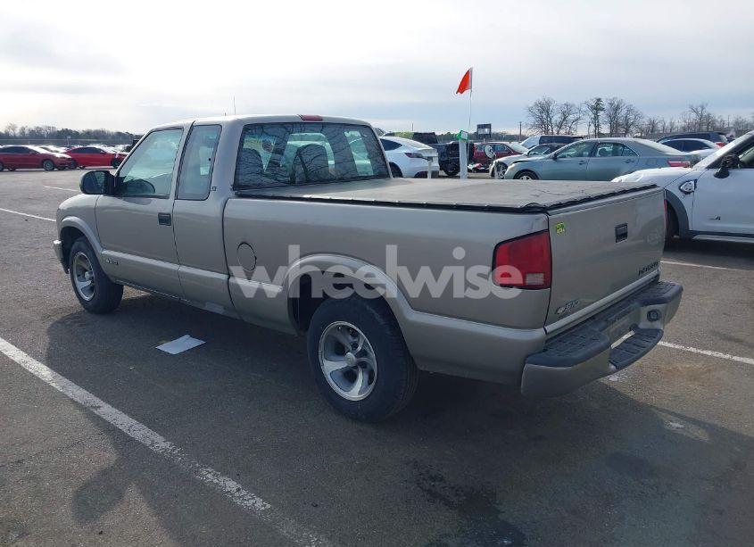 Photo 3 of 2001 Chevrolet S-10 LS (VIN 1GCCS19571K141956)