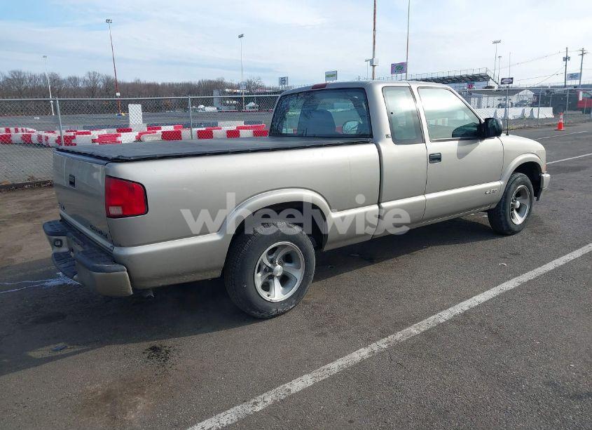 Photo 4 of 2001 Chevrolet S-10 LS (VIN 1GCCS19571K141956)