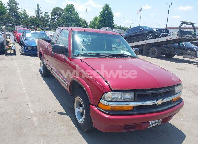 2001 Chevrolet S-10 LS (VIN 1GCCS19581K109243) main photo