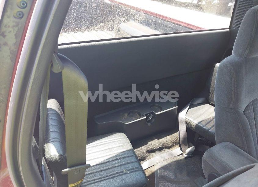 Photo 8 of 2001 Chevrolet S-10 LS (VIN 1GCCS19581K109243)