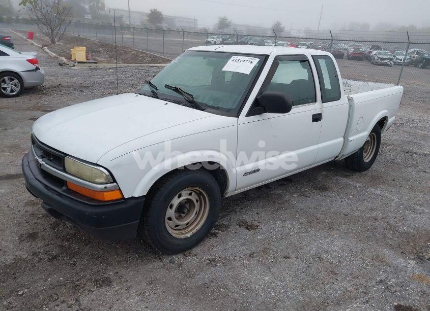 Photo 2 of 2002 Chevrolet S-10 (VIN 1GCCS195828174303)