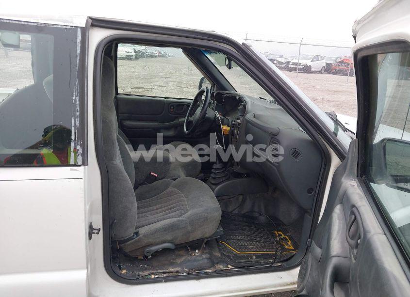 Photo 5 of 2002 Chevrolet S-10 (VIN 1GCCS195828174303)