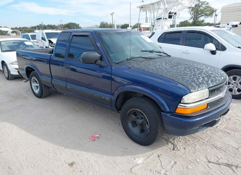 2001 Chevrolet S-10 LS (VIN 1GCCS195918111564) main photo