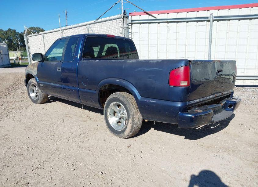 Photo 3 of 2001 Chevrolet S-10 LS (VIN 1GCCS195918226052)