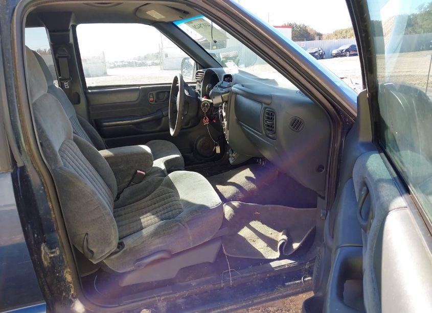 Photo 5 of 2001 Chevrolet S-10 LS (VIN 1GCCS195918226052)