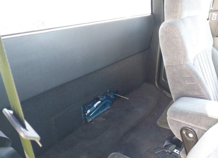 Photo 8 of 2001 Chevrolet S-10 LS (VIN 1GCCS195918226052)