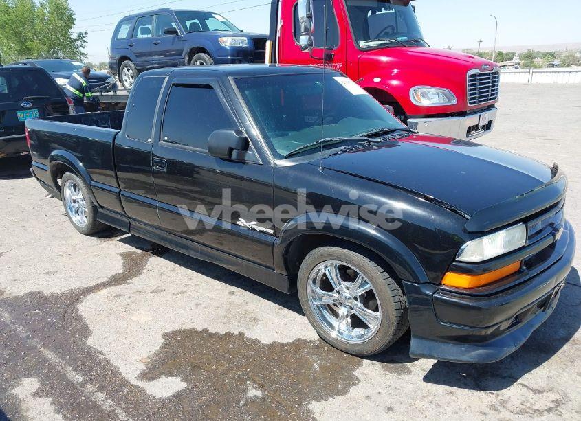 Photo 13 of 2000 Chevrolet S-10 LS (VIN 1GCCS1959Y8267792)