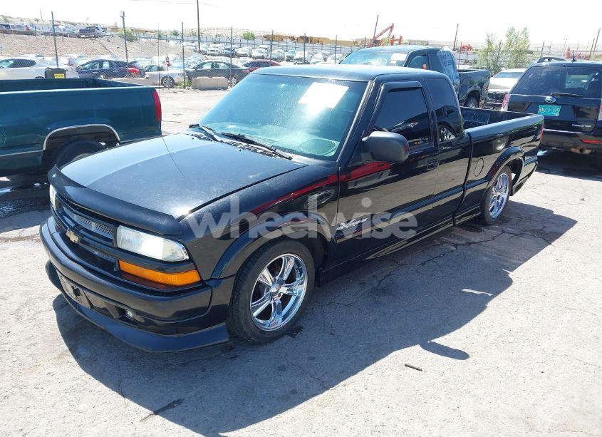 Photo 2 of 2000 Chevrolet S-10 LS (VIN 1GCCS1959Y8267792)