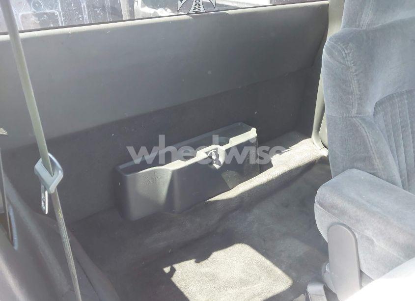 Photo 8 of 2000 Chevrolet S-10 LS (VIN 1GCCS1959Y8267792)