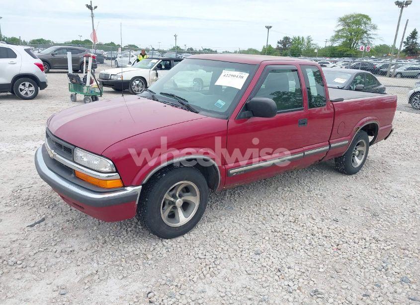 Photo 2 of 2000 Chevrolet S-10 LS (VIN 1GCCS195XYK292168)
