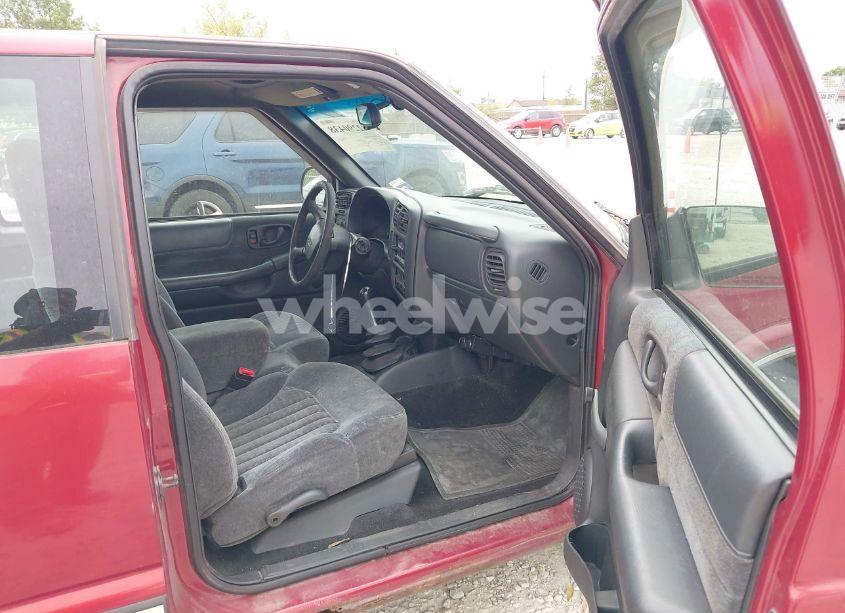 Photo 5 of 2000 Chevrolet S-10 LS (VIN 1GCCS195XYK292168)