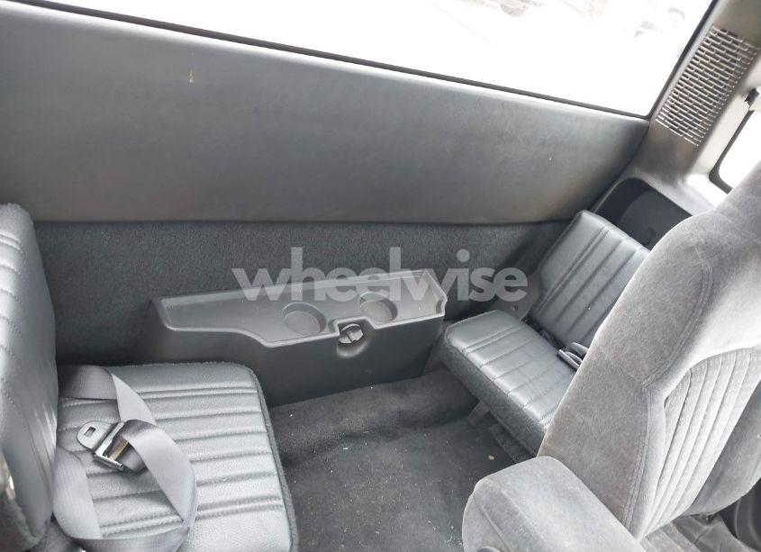 Photo 8 of 2000 Chevrolet S-10 LS (VIN 1GCCS195XYK292168)