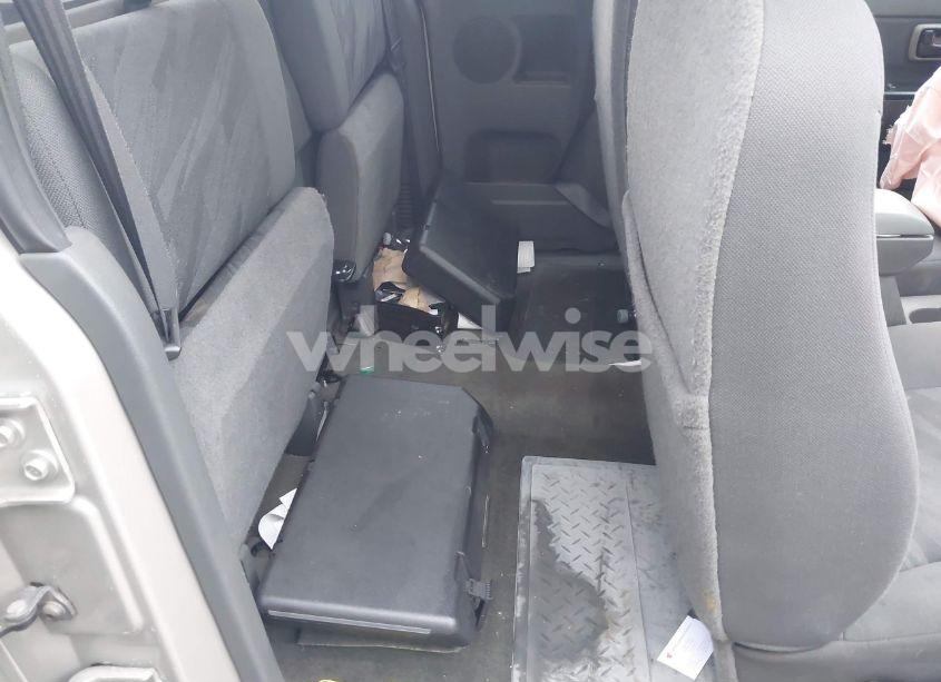 Photo 8 of 2004 Chevrolet Colorado LS (VIN 1GCCS196248117901)