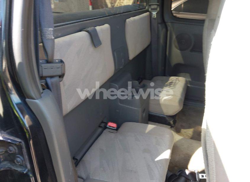 Photo 8 of 2005 Chevrolet Colorado LS (VIN 1GCCS196258199601)