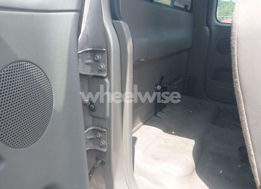 Photo 8 of 2005 Chevrolet Colorado (VIN 1GCCS196658105512)