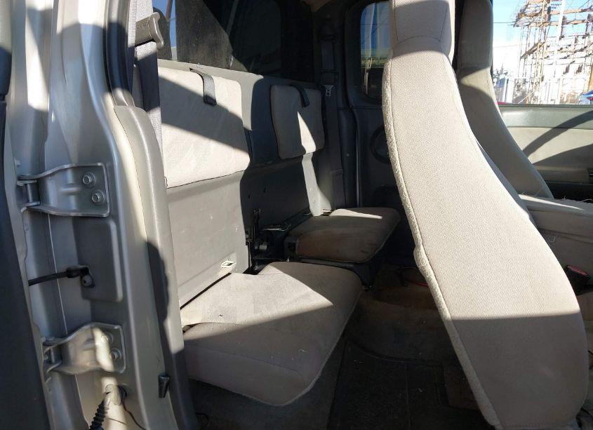 Photo 8 of 2005 Chevrolet Colorado LS (VIN 1GCCS196858205630)