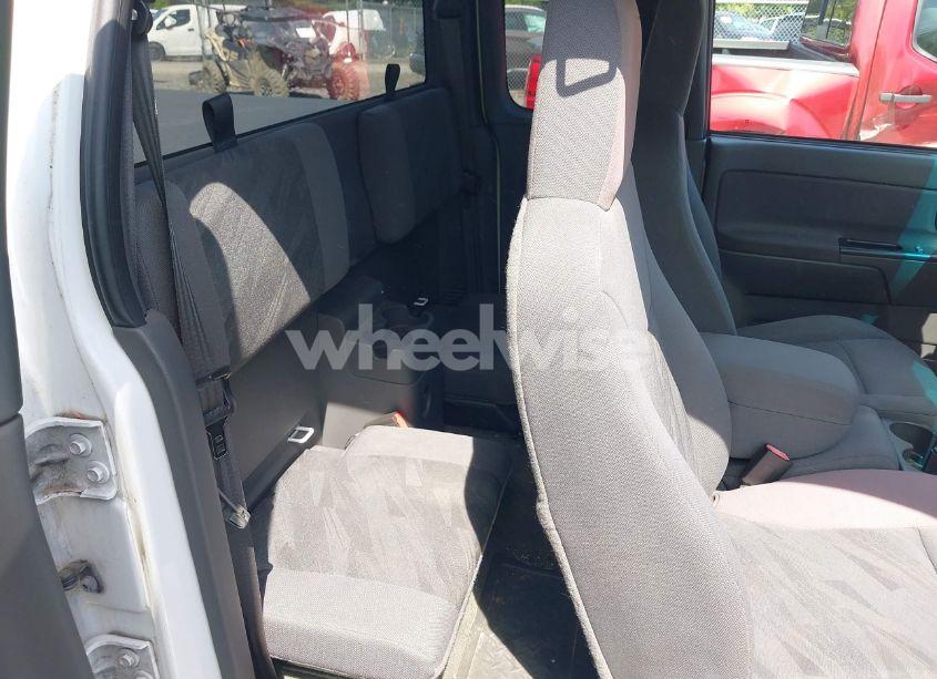 Photo 8 of 2005 Chevrolet Colorado LS (VIN 1GCCS196X58114553)