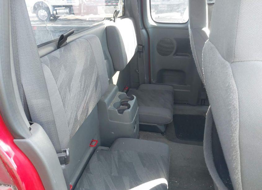 Photo 8 of 2004 Chevrolet Colorado LS (VIN 1GCCS198048142927)