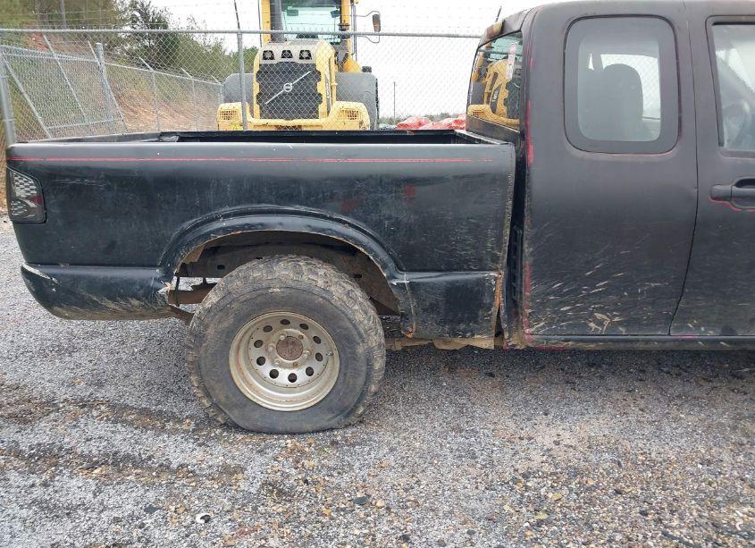 Photo 6 of 2004 Chevrolet Colorado (VIN 1GCCS198648176029)