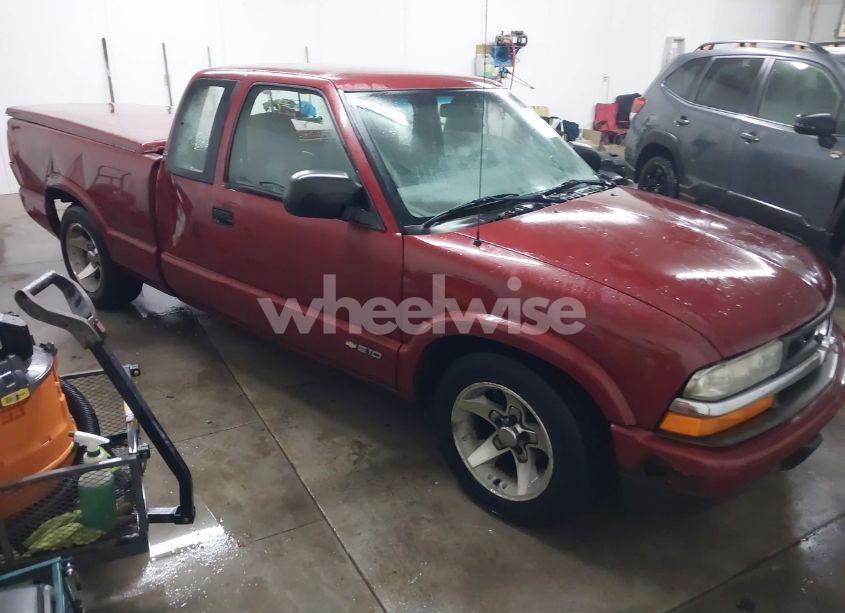 2003 Chevrolet S-10 LS (VIN 1GCCS19H138142854) main photo