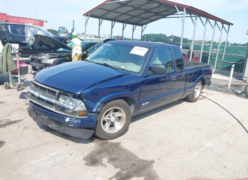 Photo 2 of 2003 Chevrolet S-10 LS (VIN 1GCCS19H138280474)