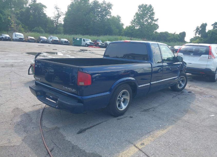 Photo 4 of 2003 Chevrolet S-10 LS (VIN 1GCCS19H138280474)