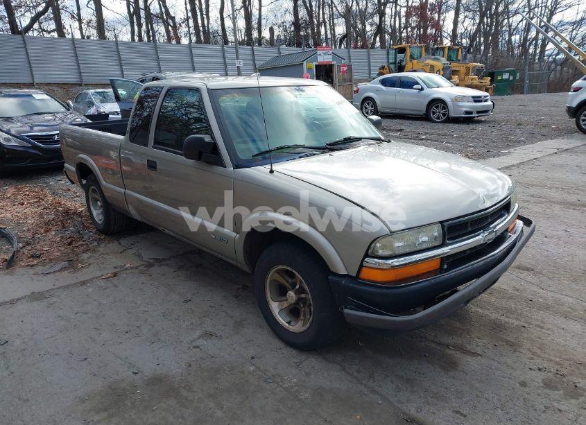 2003 Chevrolet S-10 LS (VIN 1GCCS19H238119597) main photo