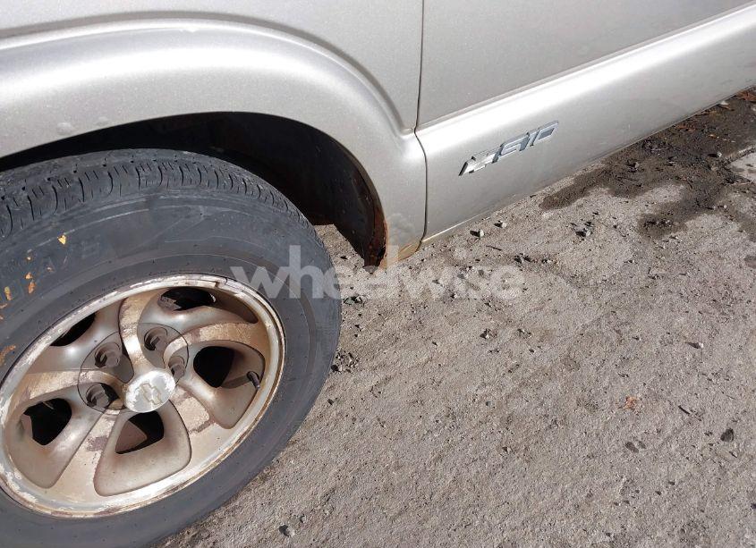 Photo 12 of 2003 Chevrolet S-10 LS (VIN 1GCCS19H238119597)