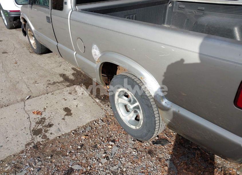 Photo 13 of 2003 Chevrolet S-10 LS (VIN 1GCCS19H238119597)