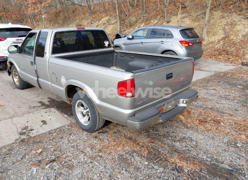 Photo 3 of 2003 Chevrolet S-10 LS (VIN 1GCCS19H238119597)