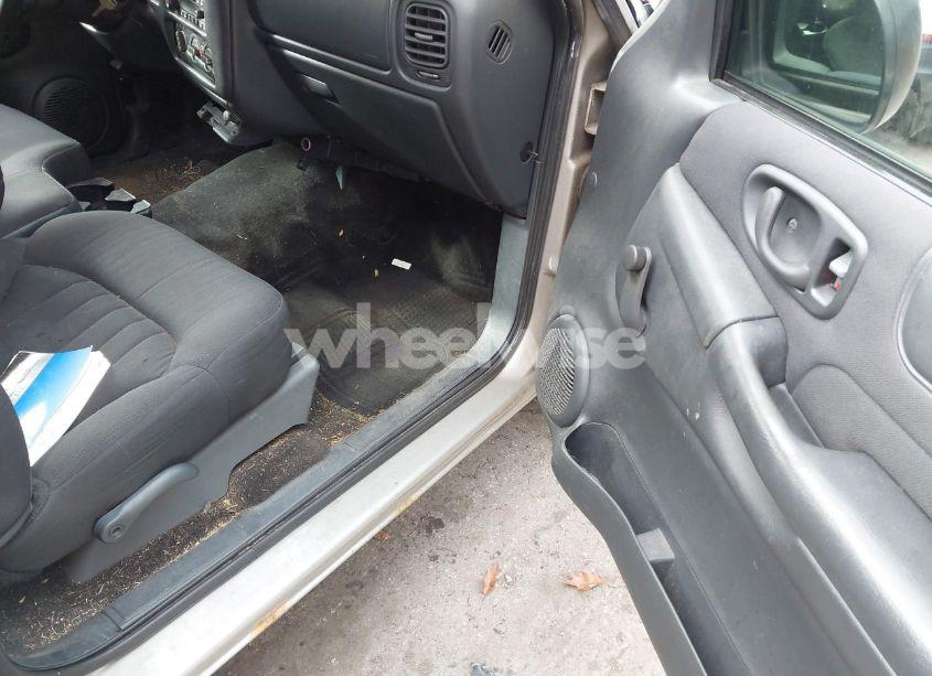 Photo 5 of 2003 Chevrolet S-10 LS (VIN 1GCCS19H238119597)