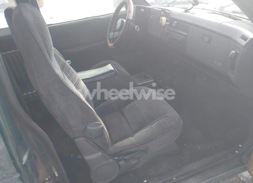 Photo 5 of 1993 Chevrolet S TRUCK S10 (VIN 1GCCS19R4P8169819)