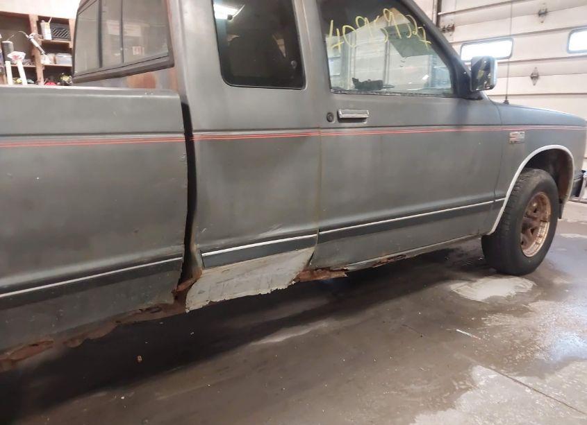 Photo 15 of 1988 Chevrolet S TRUCK S10 (VIN 1GCCS19R9J2126376)