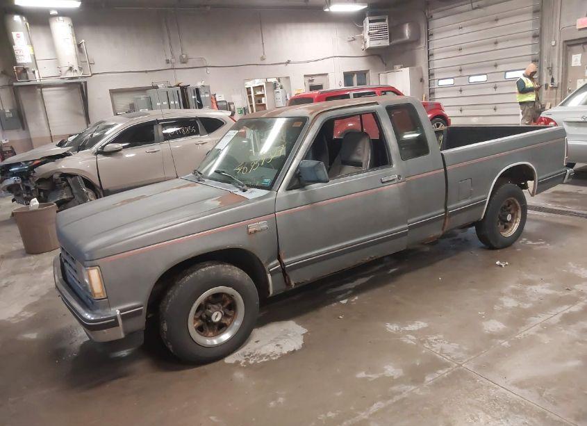 Photo 2 of 1988 Chevrolet S TRUCK S10 (VIN 1GCCS19R9J2126376)