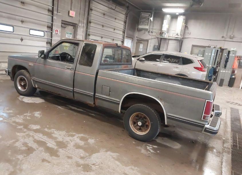 Photo 3 of 1988 Chevrolet S TRUCK S10 (VIN 1GCCS19R9J2126376)