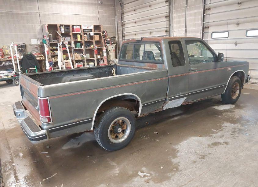 Photo 4 of 1988 Chevrolet S TRUCK S10 (VIN 1GCCS19R9J2126376)