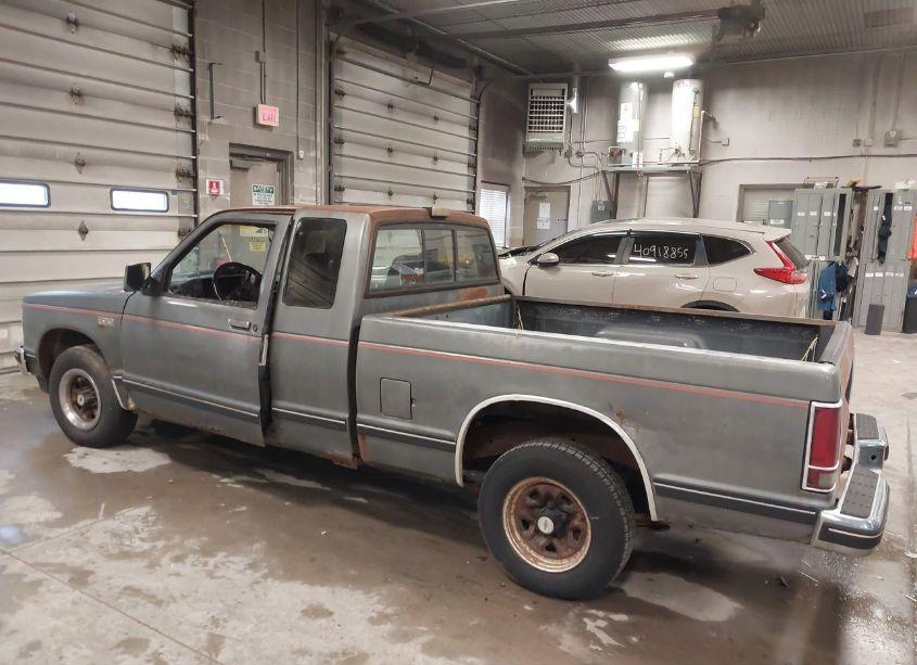 Photo 6 of 1988 Chevrolet S TRUCK S10 (VIN 1GCCS19R9J2126376)