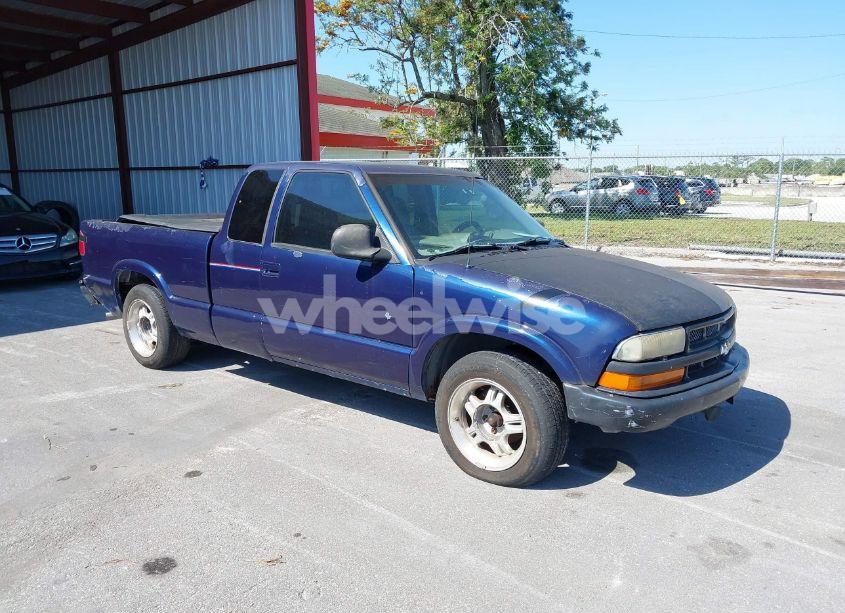 2001 Chevrolet S-10 LS (VIN 1GCCS19W018176716) main photo