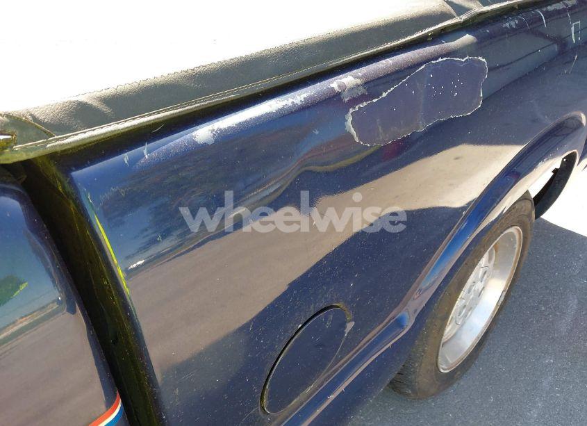 Photo 12 of 2001 Chevrolet S-10 LS (VIN 1GCCS19W018176716)