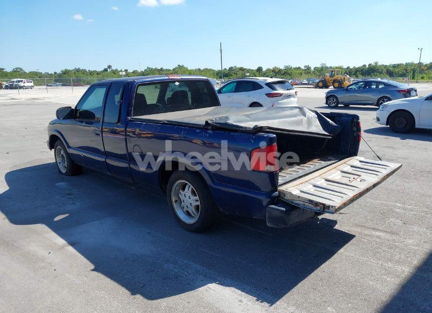Photo 3 of 2001 Chevrolet S-10 LS (VIN 1GCCS19W018176716)
