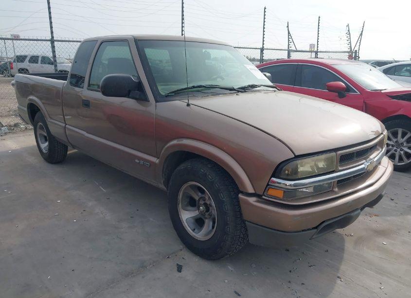 2002 Chevrolet S-10 LS (VIN 1GCCS19W028160100) main photo
