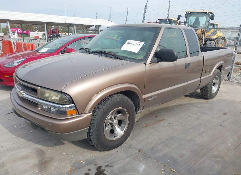 Photo 2 of 2002 Chevrolet S-10 LS (VIN 1GCCS19W028160100)