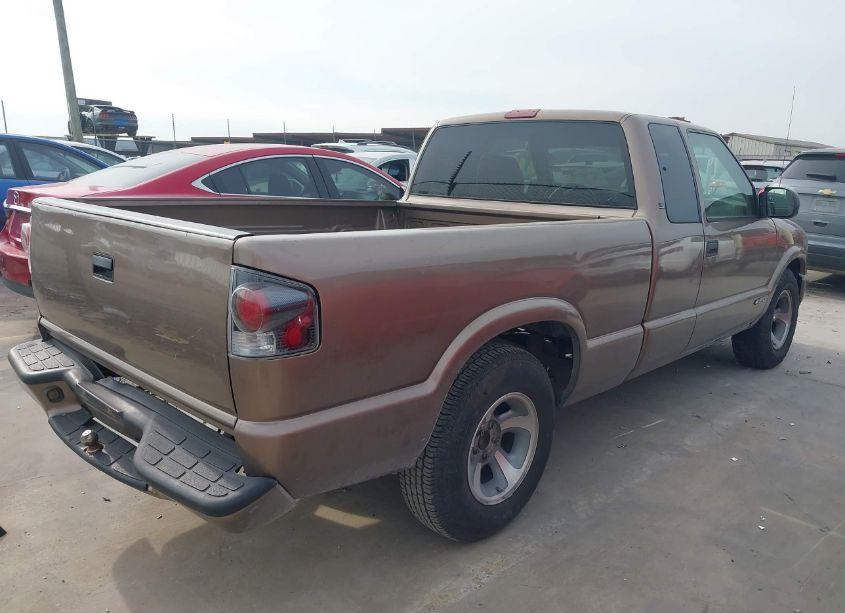 Photo 4 of 2002 Chevrolet S-10 LS (VIN 1GCCS19W028160100)