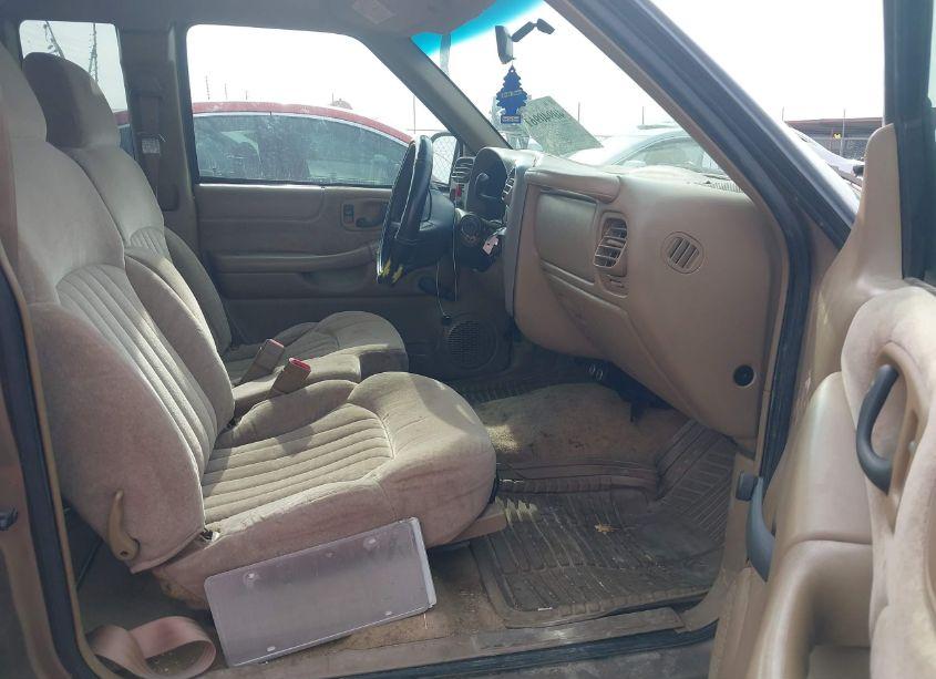 Photo 5 of 2002 Chevrolet S-10 LS (VIN 1GCCS19W028160100)