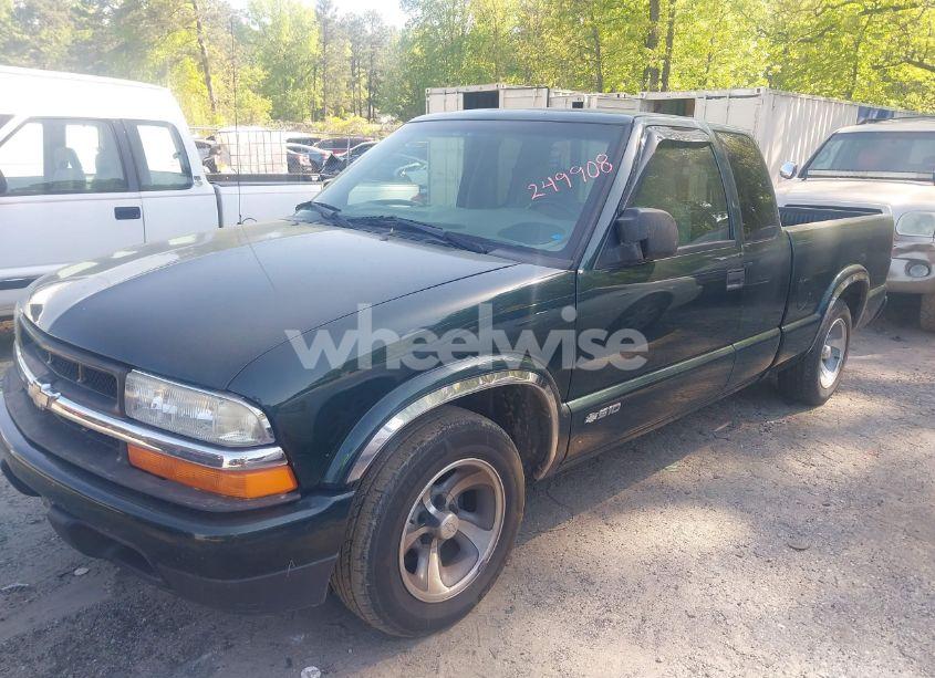 Photo 2 of 2002 Chevrolet S-10 LS (VIN 1GCCS19W028249908)