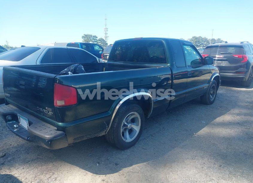 Photo 4 of 2002 Chevrolet S-10 LS (VIN 1GCCS19W028249908)