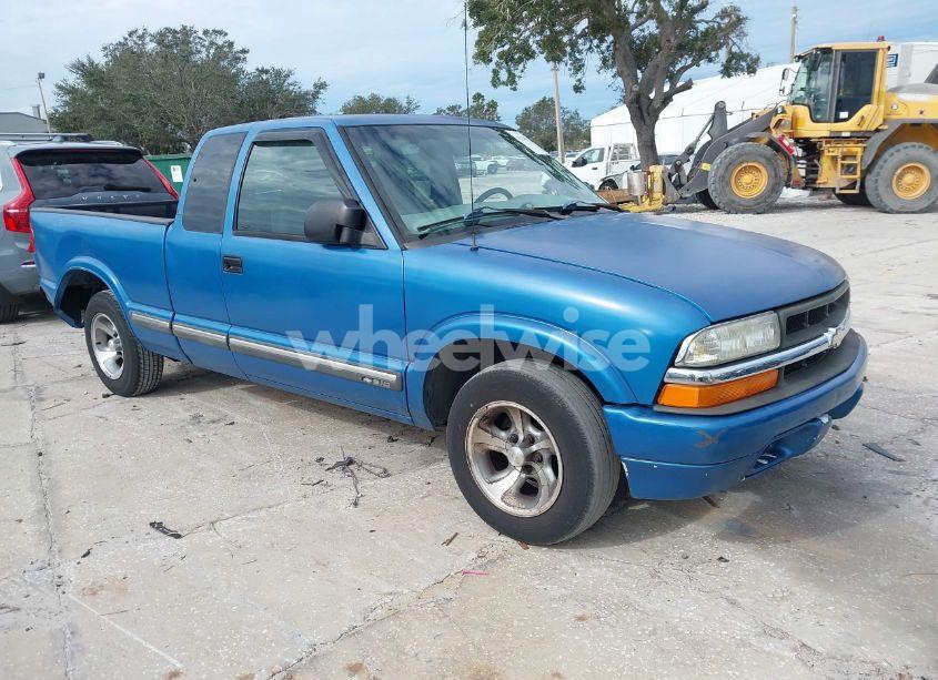 2000 Chevrolet S-10 LS (VIN 1GCCS19W0Y8244653) main photo