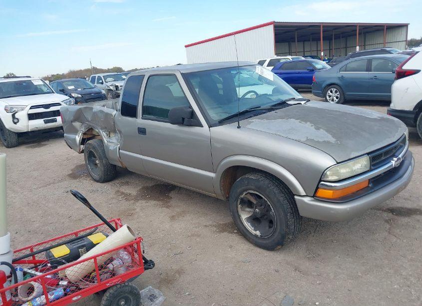 2002 Chevrolet S-10 LS (VIN 1GCCS19W228198296) main photo